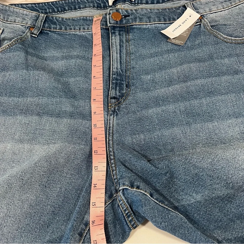 NWT Lane Bryant Distressed High Rise Classic Straight Leg Signature Fit Jeans 28